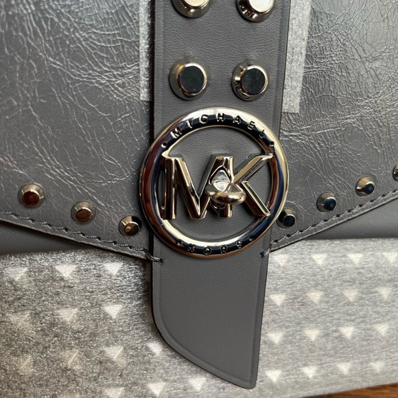 MICHAEL MICHAEL KORS
Greenwich Small Studded Metallic Logo Grey Crossbody Bag - Picture 10 of 16